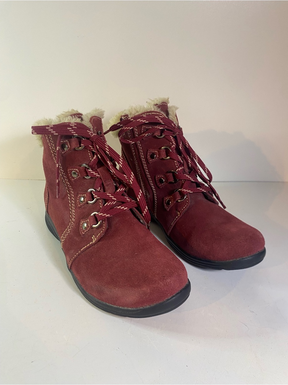 Earth Origins Crowley Burgundy Suede Faux Fur Trim Lace Up Ankle Boots 
Size 10W